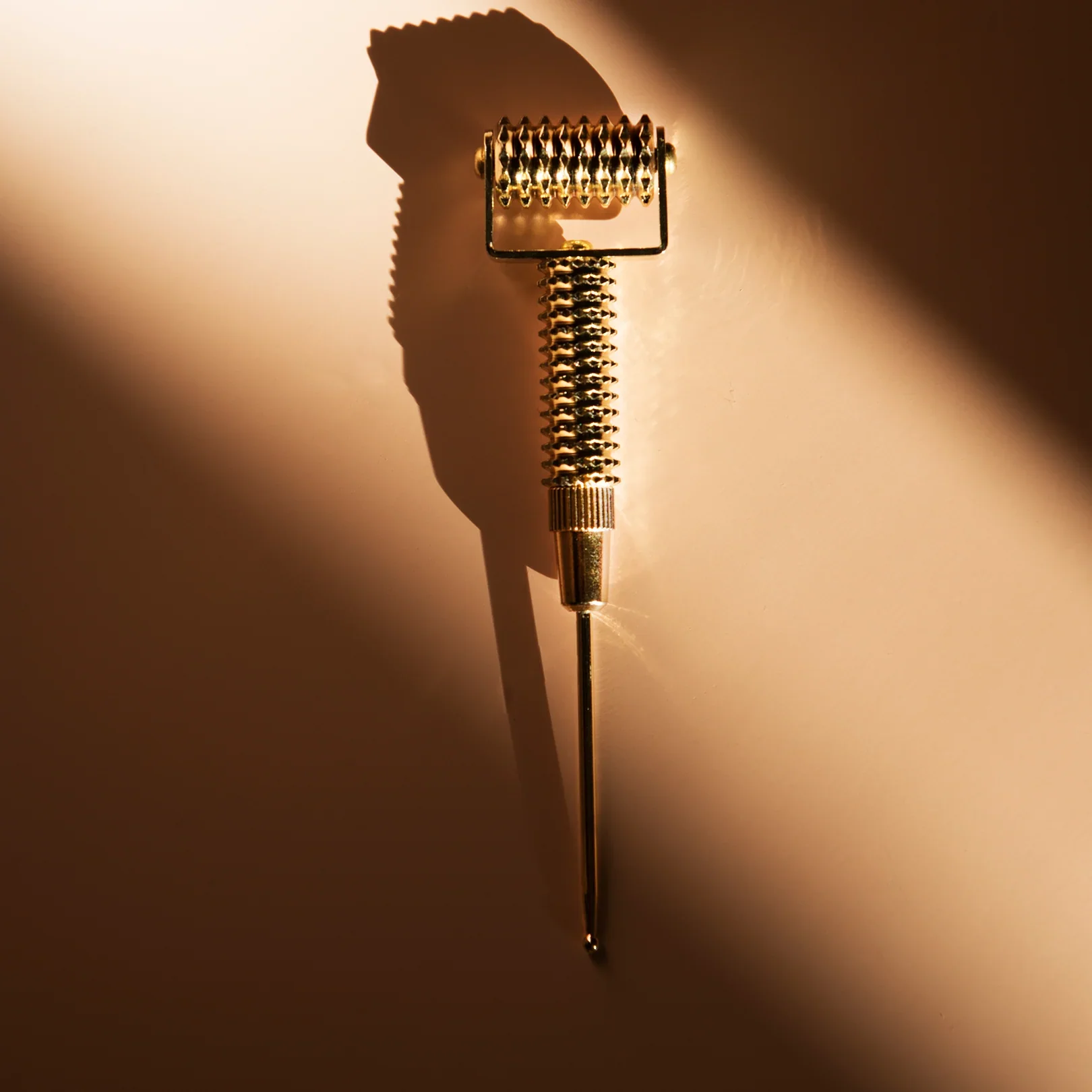 Luxury Golden Roller Collagen Facial Roller Acupressure Made of Pure Copper - Image 3